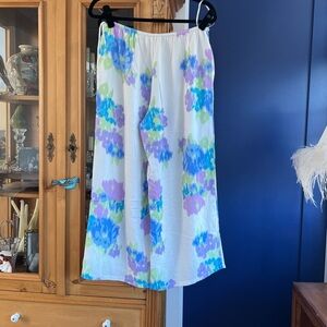 Floral Print Cropped Pants